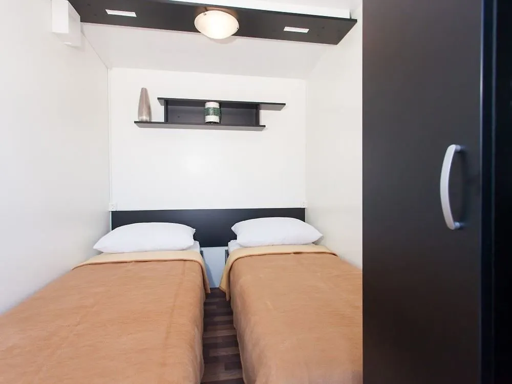 ** ホテル Kastanija Mobile Homes Novigrad Istria クロアチア