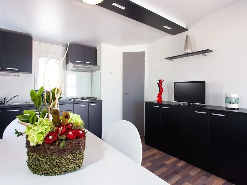 Kastanija Mobile Homes Новиград Отель