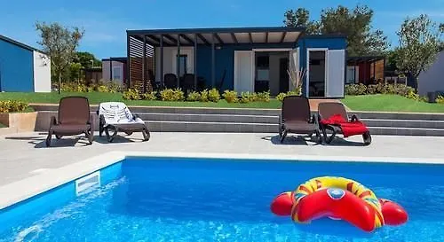 Отель Kastanija Mobile Homes Новиград
