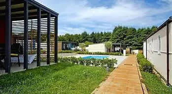 Отель Kastanija Mobile Homes Новиград